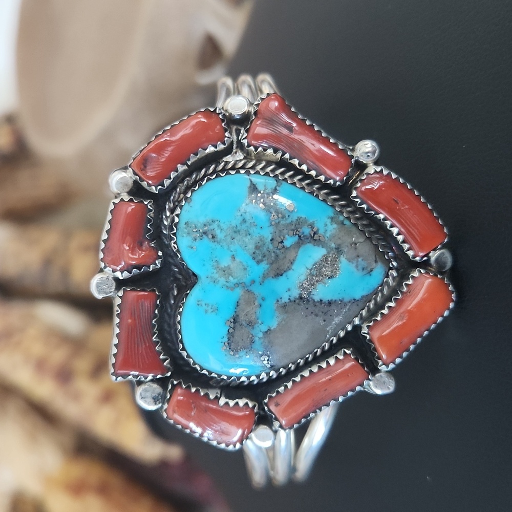 Stunning NWOT Native American Navajo Turquoise & Coral Heart Cuff ❤️🎁💙